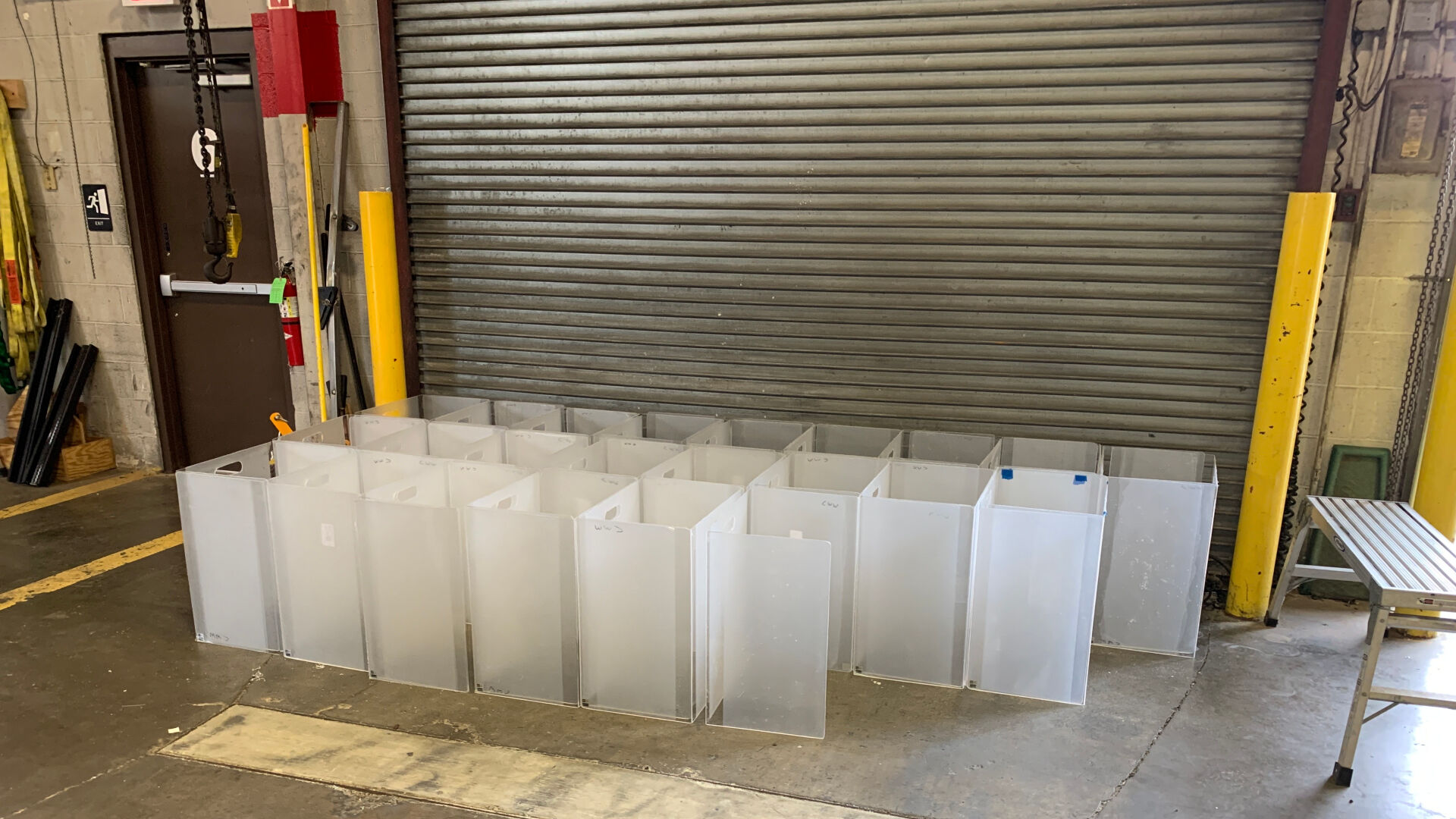 B&G Glass COVID-19 - coronavirus partitions for schools